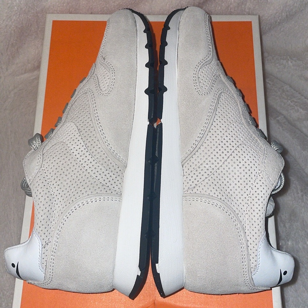 NWT VOILE BLANCHE JULIA Suede Sneaker in Ice - Picture 12 of 15